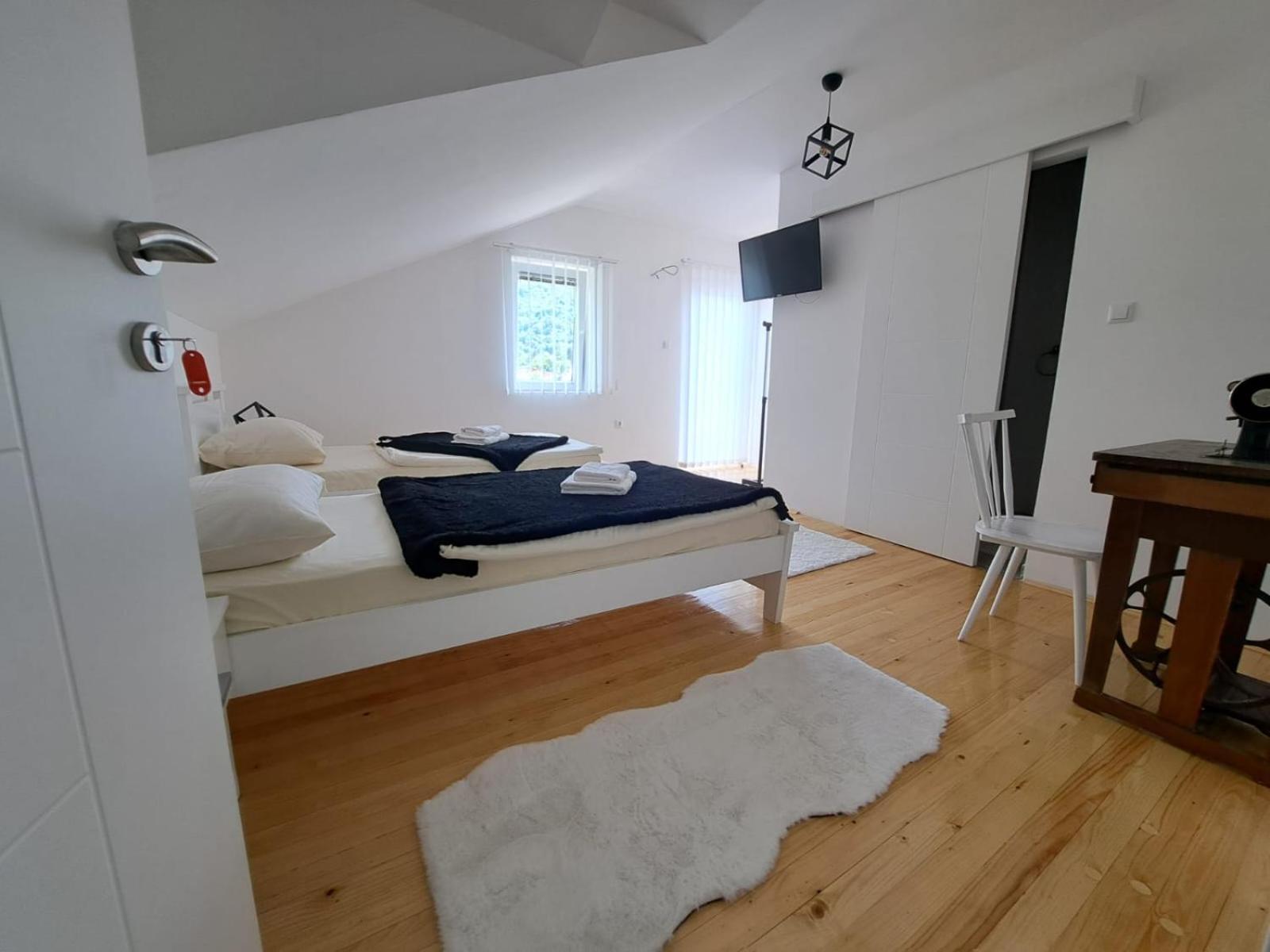 Sobe Zizi Bed & Breakfast Jajce Exterior photo