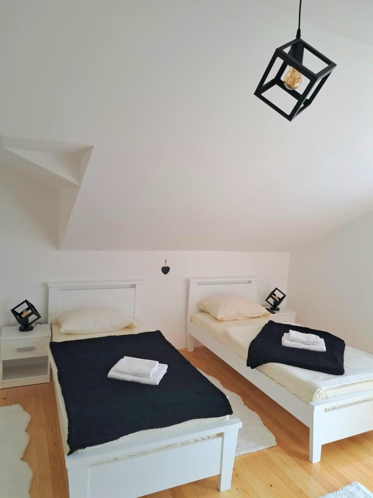 Sobe Zizi Bed & Breakfast Jajce Exterior photo